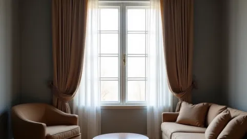 Jakie zasłony do szarych ścian i brązowych mebli